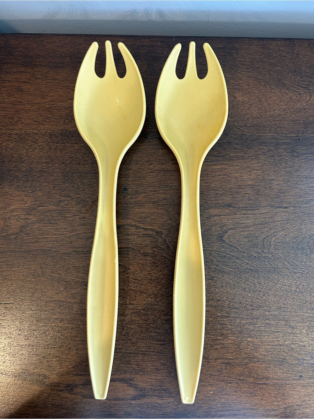 Tupperware Salad Tongs HARVEST GOLD 12.25 Inches. Read Description For Details.